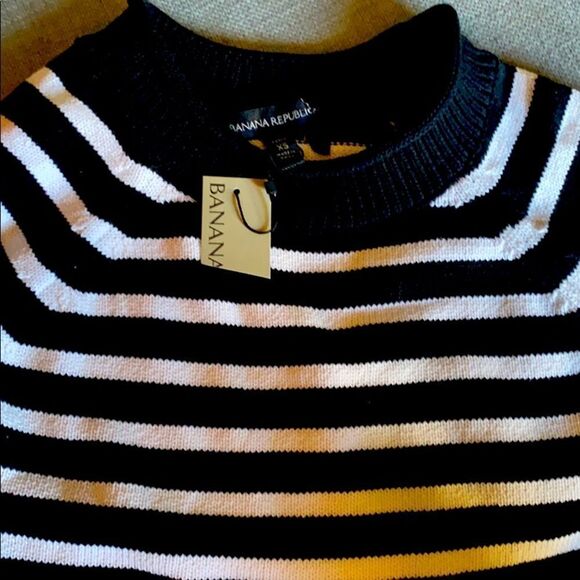 Banana Republic B/W Striped Sweater NWT - Picture 2 of 6